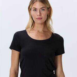 Chico's Trvelers Elegant Black Short Sleeve top